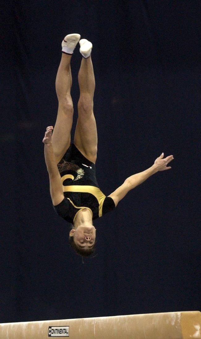 Η γυμνάστρια που αψηφά τον χρόνο -Στα 40 της θα μετάσχει στους Ολυμπιακούς Αγώνες [εικόνες & βίντεο] | iefimerida.gr 3