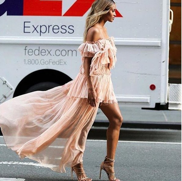 Η μούσα του Cavalli φόρεσε ΤΟ φουστάνι της χρονιάς -Βoho...sexy [εικόνες] | iefimerida.gr 2