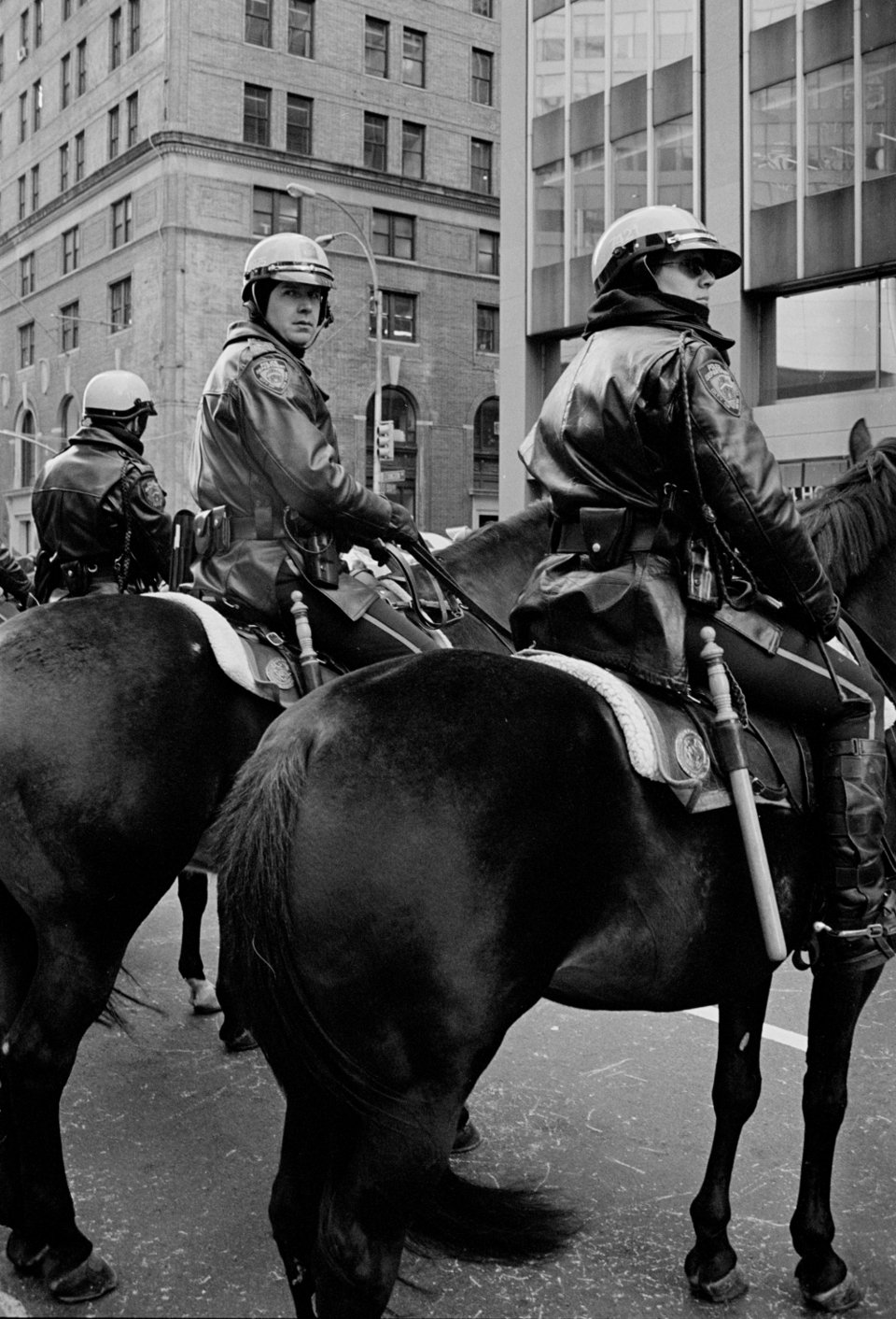 Καλλιτέχνις στήνει σκοτεινό θάλαμο στο Μπενάκη και καλεί κόσμο στην εκτύπωση [εικόνες]  | iefimerida.gr 1