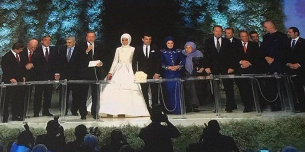 «Βασιλικός» γάμος για την μικρή κόρη του Ερντογάν – 6.000 καλεσμένοι στο Κέντρο Τεχνών [εικόνες] | iefimerida.gr 5