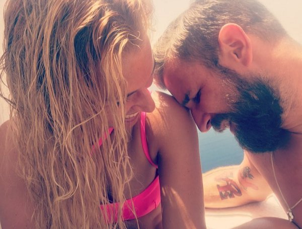 Ερωτευμένη με τη Σαντορίνη η καυτή τενίστρια Ντομίνικα Τσιμπούλκοβα [εικόνες] | iefimerida.gr 4