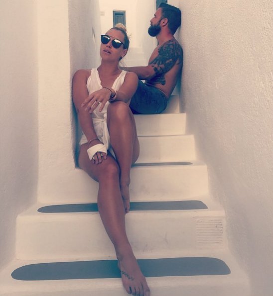 Ερωτευμένη με τη Σαντορίνη η καυτή τενίστρια Ντομίνικα Τσιμπούλκοβα [εικόνες] | iefimerida.gr 5