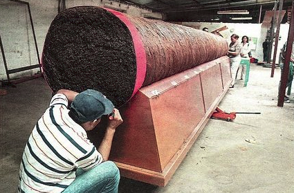 Θεριακλής αγόρασε πούρο 6 μέτρων πληρώνοντας 185.000 δολάρια [εικόνες] | iefimerida.gr 1