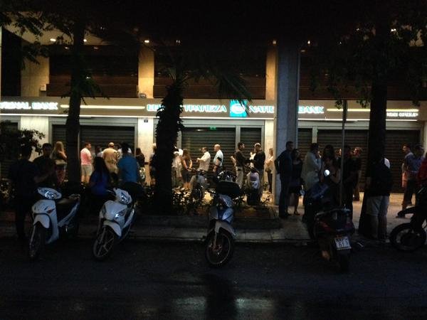 Πανικός σε ΑΤΜ και βενζινάδικα χθες τη νύχτα [εικόνες] | iefimerida.gr 4