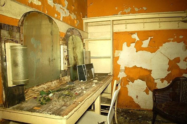 Εντυπωσιακές ερειπωμένες κινηματογραφικές αίθουσες: Από το Λονδίνο ως το Ντιτρόιτ η χαμένη γοητεία της μικρής οθόνης [εικόνες] | iefimerida.gr 5