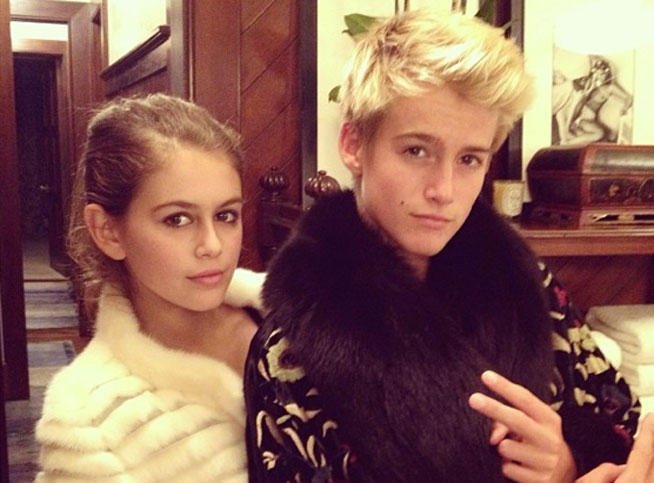 Μόνο η Σίντι Κρόφορντ μπορεί στα 48 της να κυκλοφορεί χωρίς στηθόδεσμο [εικόνες] | iefimerida.gr 0