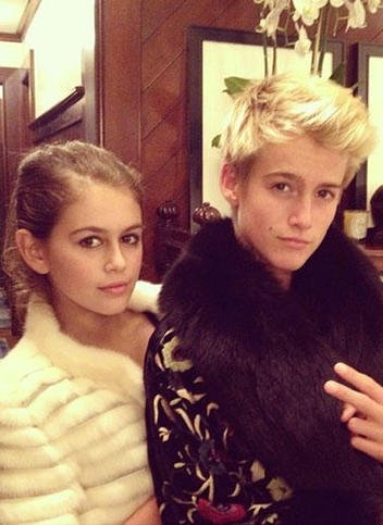 Μόνο η Σίντι Κρόφορντ μπορεί στα 48 της να κυκλοφορεί χωρίς στηθόδεσμο [εικόνες] | iefimerida.gr 1