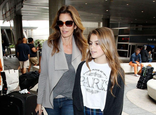 Μόνο η Σίντι Κρόφορντ μπορεί στα 48 της να κυκλοφορεί χωρίς στηθόδεσμο [εικόνες] | iefimerida.gr 2