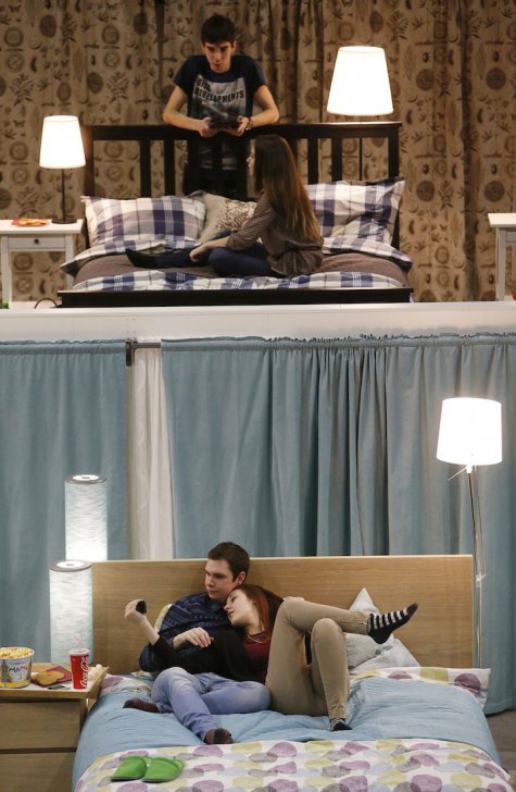 Ενας διαφορετικός κινηματογράφος: Αντί για βελουτέ καρέκλες έχει διπλά κρεβάτια [εικόνες] | iefimerida.gr 3