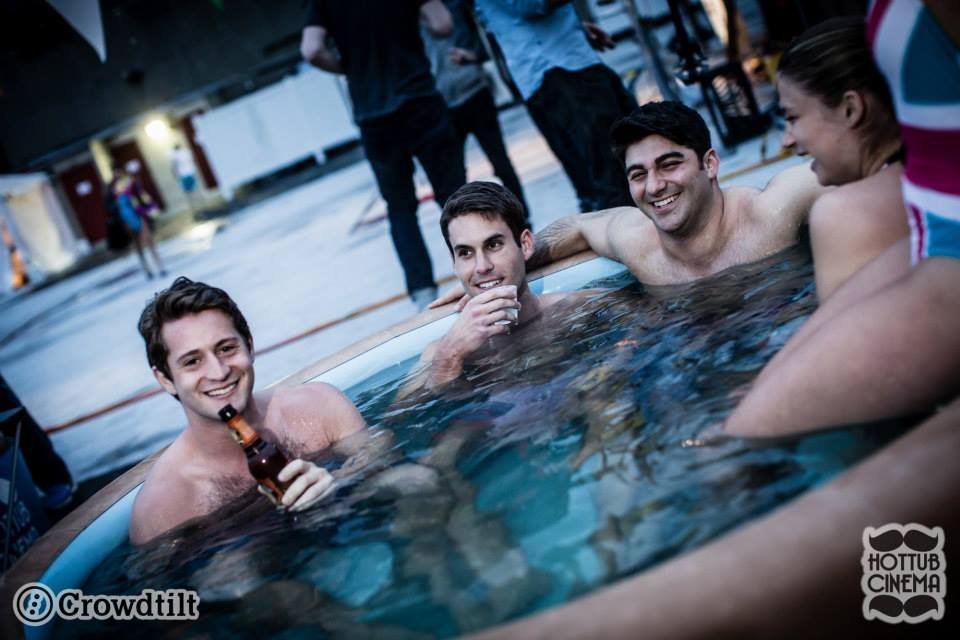 Θερινό σινεμά και τζακούζι -Μια ξέφρενη τάση που σαρώνει σε Λονδίνο και Νέα Υόρκη [εικόνες] | iefimerida.gr 0