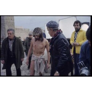 Ο... Χριστός πάνω στον σταυρό καπνίζει και πίνει ουίσκι -Στα παρασκήνια του θρυλικού «Ο Ιησούς από τη Ναζαρέτ» [εικόνες] | iefimerida.gr 1