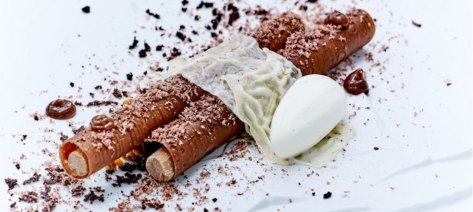 Βρετανός κριτικός αποδομεί ξεκαρδιστικά μεγάλο γαλλικό εστιατόριο -«Γεύση σαν πρόθεμα στήθους από σιλικόνη» [εικόνες] | iefimerida.gr 3