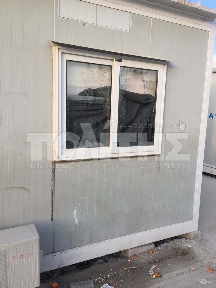 Εικόνα διάλυσης στο hotspot της Χίου μετά από τα επεισόδια [εικόνες] | iefimerida.gr 0