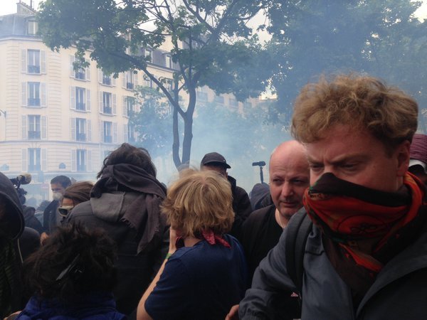 Χάος στο Παρίσι: Δακρυγόνα, συγκρούσεις και συλλήψεις διαδηλωτών [εικόνες & βίντεο] | iefimerida.gr 0