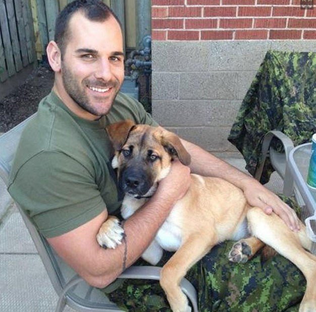 Αυτός σκόρπισε τον θάνατο στo Κοινοβούλιο του Καναδά: Εχει ασπαστεί το Ισλάμ και είχε συλληφθεί στο παρελθόν [εικόνες] | iefimerida.gr 1