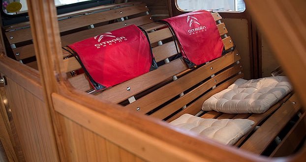 Επιπλοποιός έφτιαξε αυτοκίνητο 2CV από ξύλο -Λειτουργεί στην εντέλεια! [εικόνες & βίντεο]  | iefimerida.gr 1