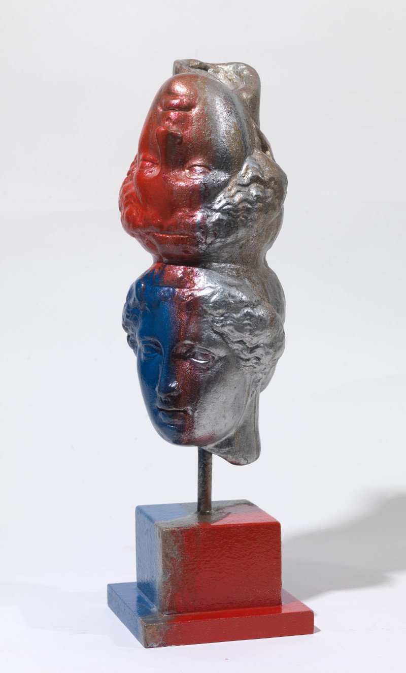 O Κώστας Πανιάρας στην γκαλερί Citronne στον Πόρο -Ο καλλιτέχνης που διχοτομούσε και έβαφε τα αρχαία  | iefimerida.gr 1