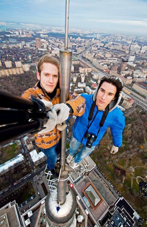 O Σπάιντερμαν υπάρχει στ' αλήθεια: Θεότρελος Ρώσος σκαρφαλώνει σε απίθανα σημεία χωρίς καμία προστασία [εικόνες] | iefimerida.gr 3