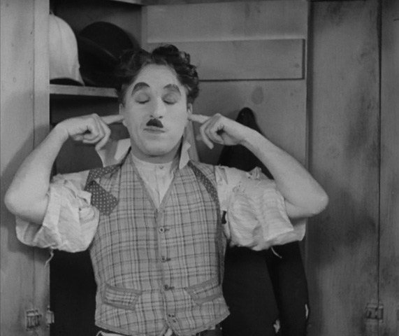 Απόψε, «Τα φώτα της πόλης» με live πιάνο από τον Χρήστο Οικονομίδη [εικόνες] | iefimerida.gr 4