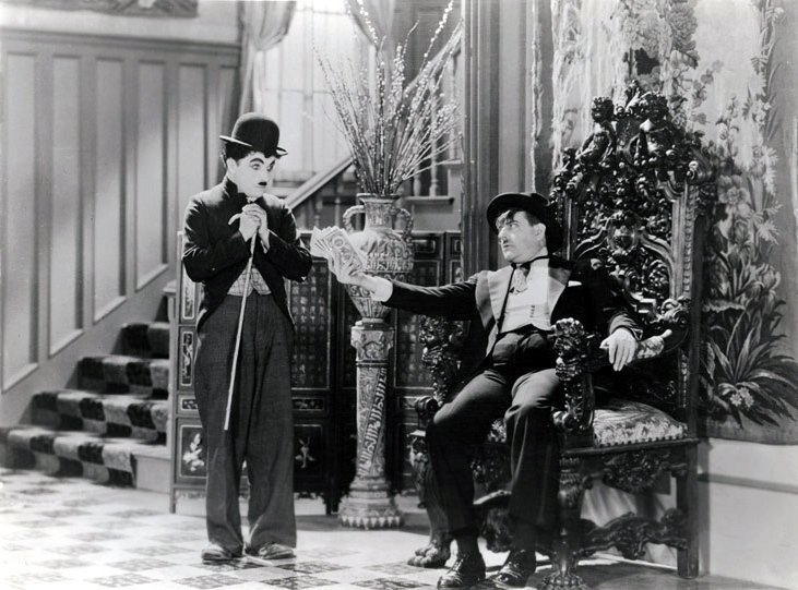 Απόψε, «Τα φώτα της πόλης» με live πιάνο από τον Χρήστο Οικονομίδη [εικόνες] | iefimerida.gr 1