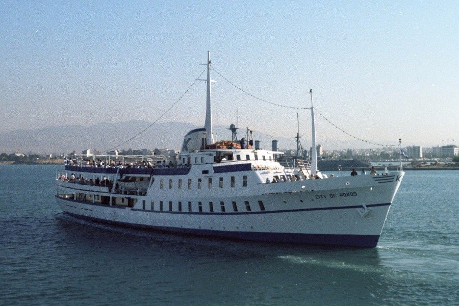 Το κρουαζιερόπλοιο City of Poros