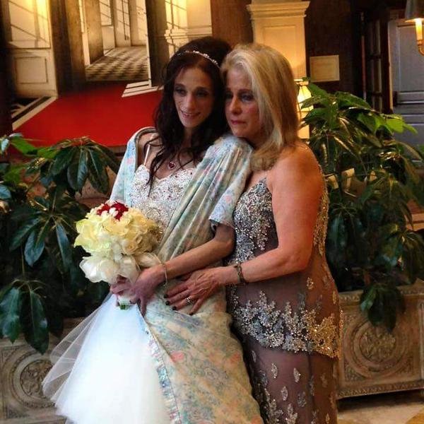 «Επρεπε να χωρέσω στο νυφικό μου 2 σακούλες οστομίας» -Μια νεαρή μιλά για τη μέρα του γάμου της [εικόνες] | iefimerida.gr 8