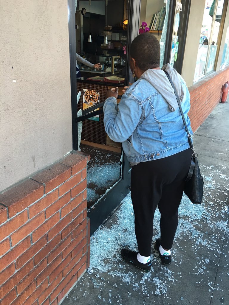 Νέο σοκ στις ΗΠΑ: Δύο ένοπλοι γάζωσαν περαστικούς στο Οκλαντ - Σκότωσαν 16χρονη [εικόνες & βίντεο] | iefimerida.gr 0