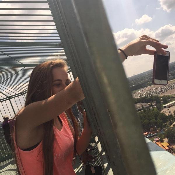 Η πιο αλλοπρόσαλλη και αγχωτική μόδα: Θα διαλύσουν ή όχι τα κινητά τους; [εικόνες & βίντεο] | iefimerida.gr 1