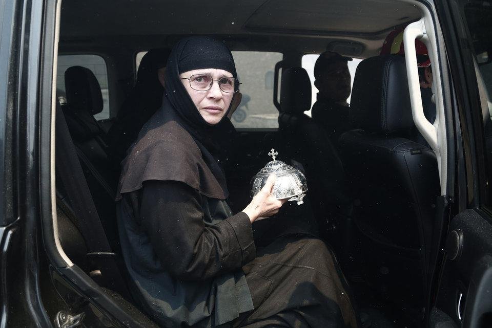 Συγκλονιστικά στιγμιότυπα: Οταν οι φλόγες και οι καπνοί έπνιξαν το Μοναστήρι στον Καρέα [εικόνες] | iefimerida.gr 7