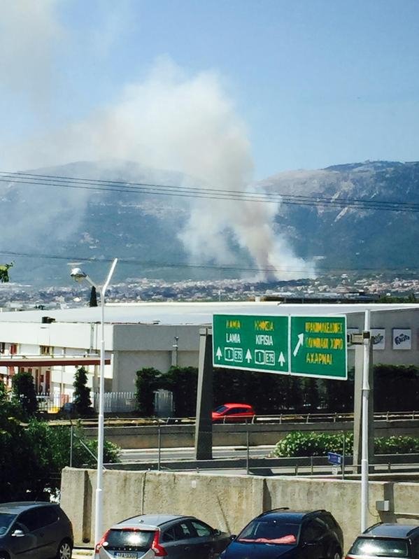Υπό έλεγχο η φωτιά στους πρόποδες της Πάρνηθας - Ηταν κοντά σε σπίτια [εικόνες] | iefimerida.gr 1