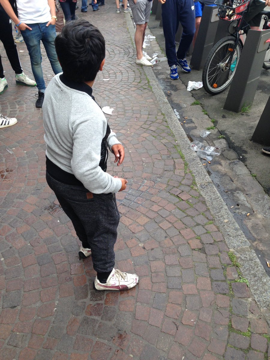 Εικόνες ντροπής: Αγγλοι χρημάτισαν 7χρονο για να πιει ένα μπουκάλι μπύρας [εικόνες] | iefimerida.gr 0