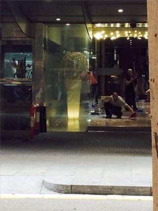 Τρόμος στη Βαρκελώνη -Μασκοφόροι άνοιξαν πυρ σε ξενοδοχείο στη Ράμπλα [εικόνες] | iefimerida.gr 12