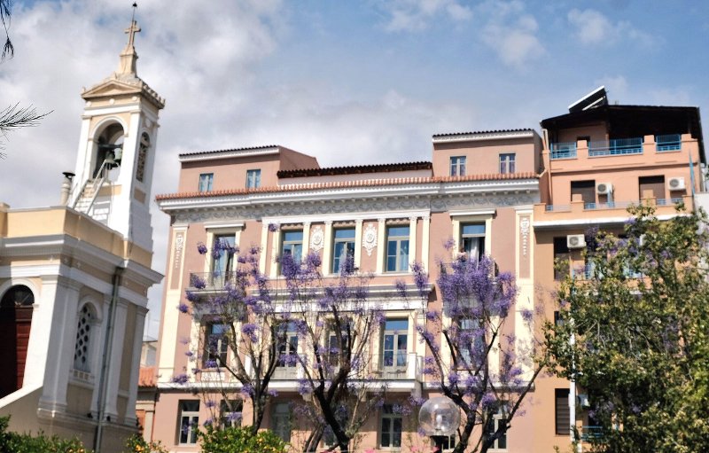 Κάρολος και Καμίλα ξετρελάθηκαν με αυτό το εκπληκτικό κτίριο στο κέντρο της Αθήνας -Πόσταραν φωτογραφία του [εικόνες] | iefimerida.gr 0