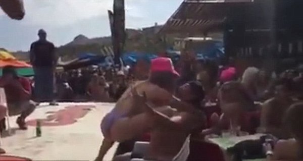 Κέρδισε βραβείο με τον αισθησιακό της χορό... αλλά έχασε τη δουλειά της -Τι συνέβη [εικόνες & βίντεο] | iefimerida.gr 3