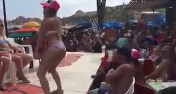 Κέρδισε βραβείο με τον αισθησιακό της χορό... αλλά έχασε τη δουλειά της -Τι συνέβη [εικόνες & βίντεο] | iefimerida.gr 0