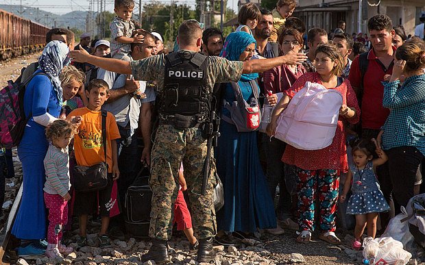 Χάος στα σύνορα των Σκοπίων - Επεισόδια με τους χιλιάδες μετανάστες που συρρέουν από την Ελλάδα [βίντεο] | iefimerida.gr 1