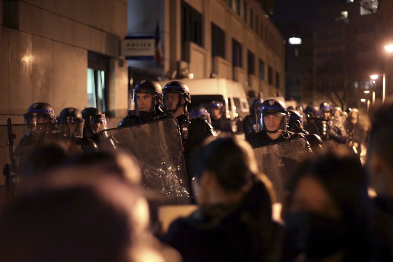 Νέα νύχτα βίας στο Παρίσι μετά το θάνατο ενός Κινέζου από αστυνομικά πυρά [εικόνες & βίντεο] | iefimerida.gr 0