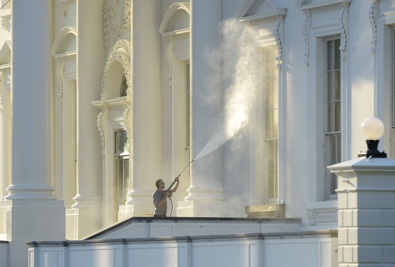 Μέσα σε πέντε ώρες θα απολυμάνουν τον Λευκό Οίκο για να μπει ο Τραμπ [εικόνες] | iefimerida.gr 5
