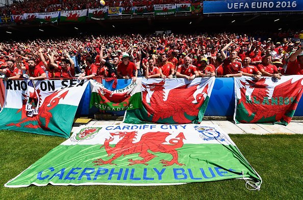 Η Βασίλισσα Ελισάβετ έγινε... πανό και πήγε στο EURO 2016 [εικόνες] | iefimerida.gr 7