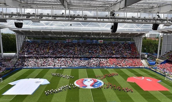 Η Βασίλισσα Ελισάβετ έγινε... πανό και πήγε στο EURO 2016 [εικόνες] | iefimerida.gr 9