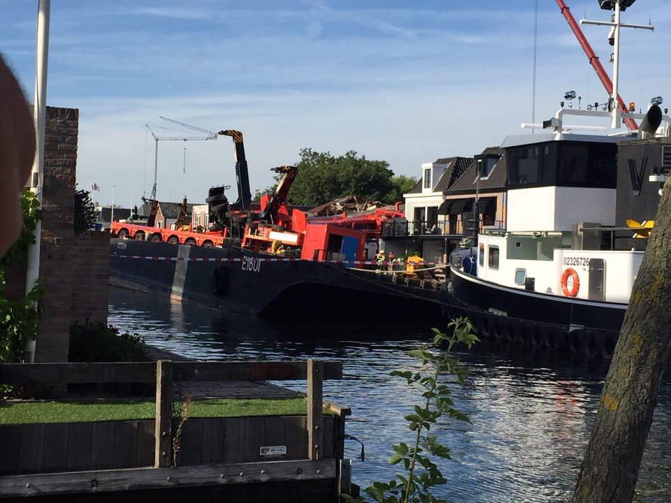 Παραλίγο τραγωδία στην Ολλανδία: Επεσαν δύο γερανοί σε σπίτια - 20 τραυματίες [εικόνες & βίντεο] | iefimerida.gr 0