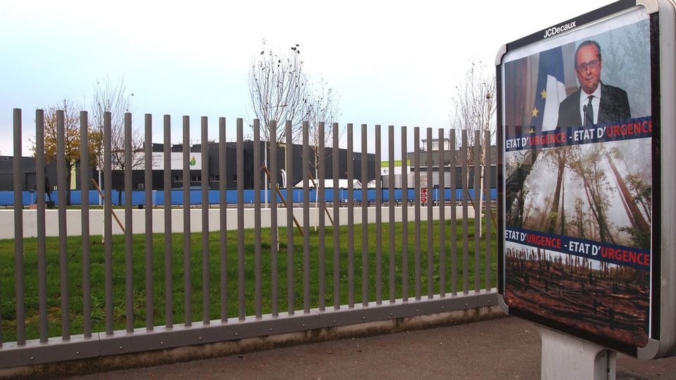 Γέμισε το Παρίσι αφίσες κατά των ηγετών -Τους κατηγορούν για την κλιματική αλλαγή [εικόνες] | iefimerida.gr 1