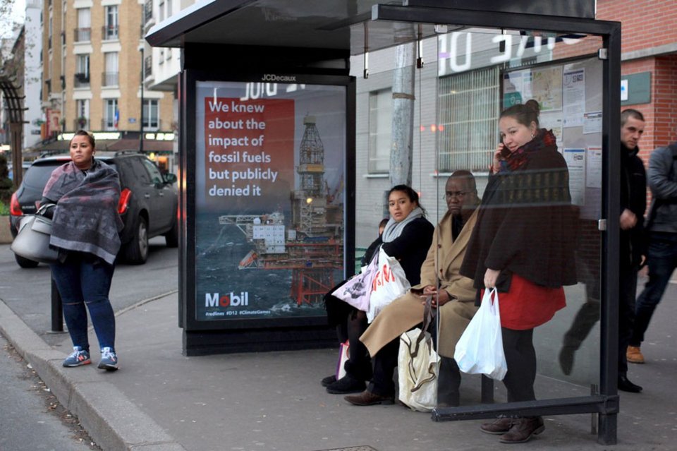 Γέμισε το Παρίσι αφίσες κατά των ηγετών -Τους κατηγορούν για την κλιματική αλλαγή [εικόνες] | iefimerida.gr 5