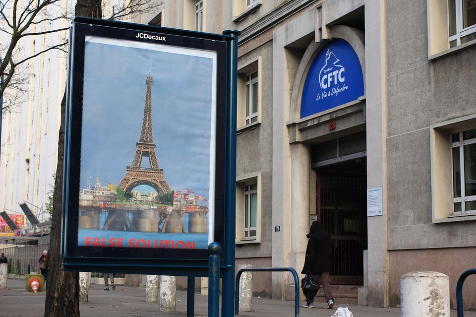 Γέμισε το Παρίσι αφίσες κατά των ηγετών -Τους κατηγορούν για την κλιματική αλλαγή [εικόνες] | iefimerida.gr 6