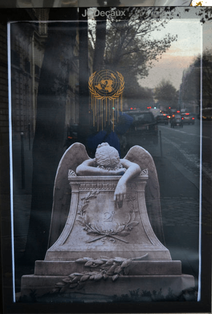 Γέμισε το Παρίσι αφίσες κατά των ηγετών -Τους κατηγορούν για την κλιματική αλλαγή [εικόνες] | iefimerida.gr 7