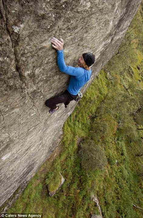 Αναρρίχηση με γυμνά χέρια σε κάθετο βράχο - Οι φωτογραφίες που κόβουν την ανάσα [εικόνες&βίντεο] | iefimerida.gr 3