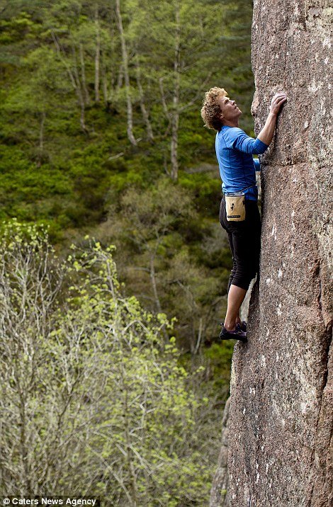 Αναρρίχηση με γυμνά χέρια σε κάθετο βράχο - Οι φωτογραφίες που κόβουν την ανάσα [εικόνες&βίντεο] | iefimerida.gr 4