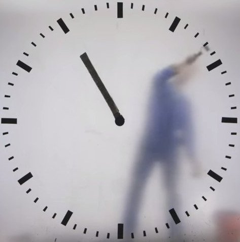 Ζωντανό ρολόι στο Άμστερνταμ -Καλλιτέχνης ζωγραφίζει αλλεπάλληλα τα λεπτά [βίντεο]  | iefimerida.gr 0
