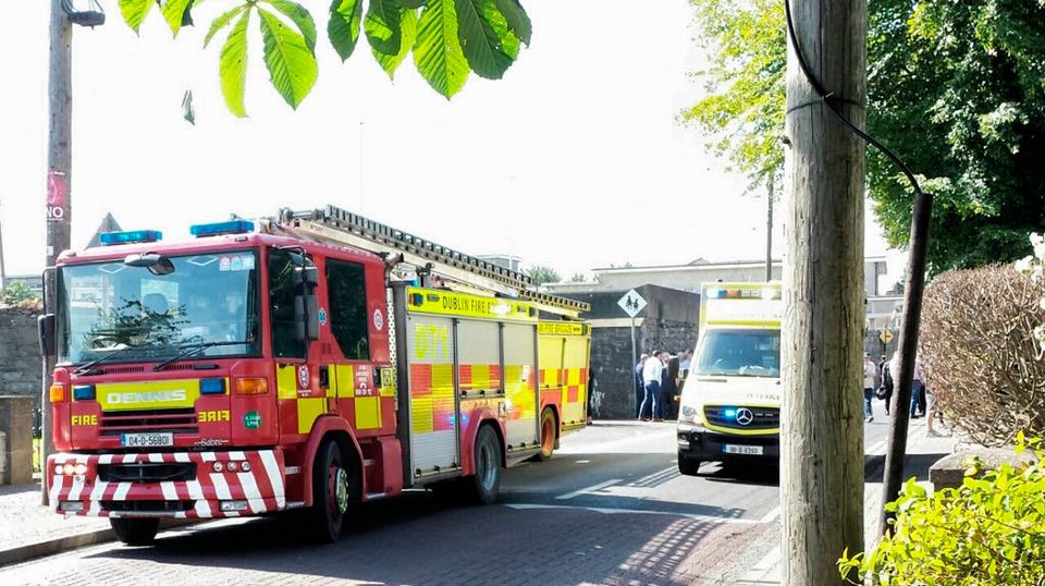 Αυτοκίνητο έπεσε πάνω σε πλήθος έξω από εκκλησία στο Δουβλίνο | iefimerida.gr 1
