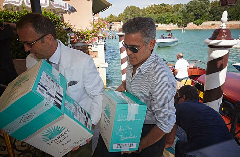 O Tζορτ Κλούνεϊ κάνει special delivery τη νέα του τεκίλα στο Ηotel Cipriani [εικόνες] | iefimerida.gr 3